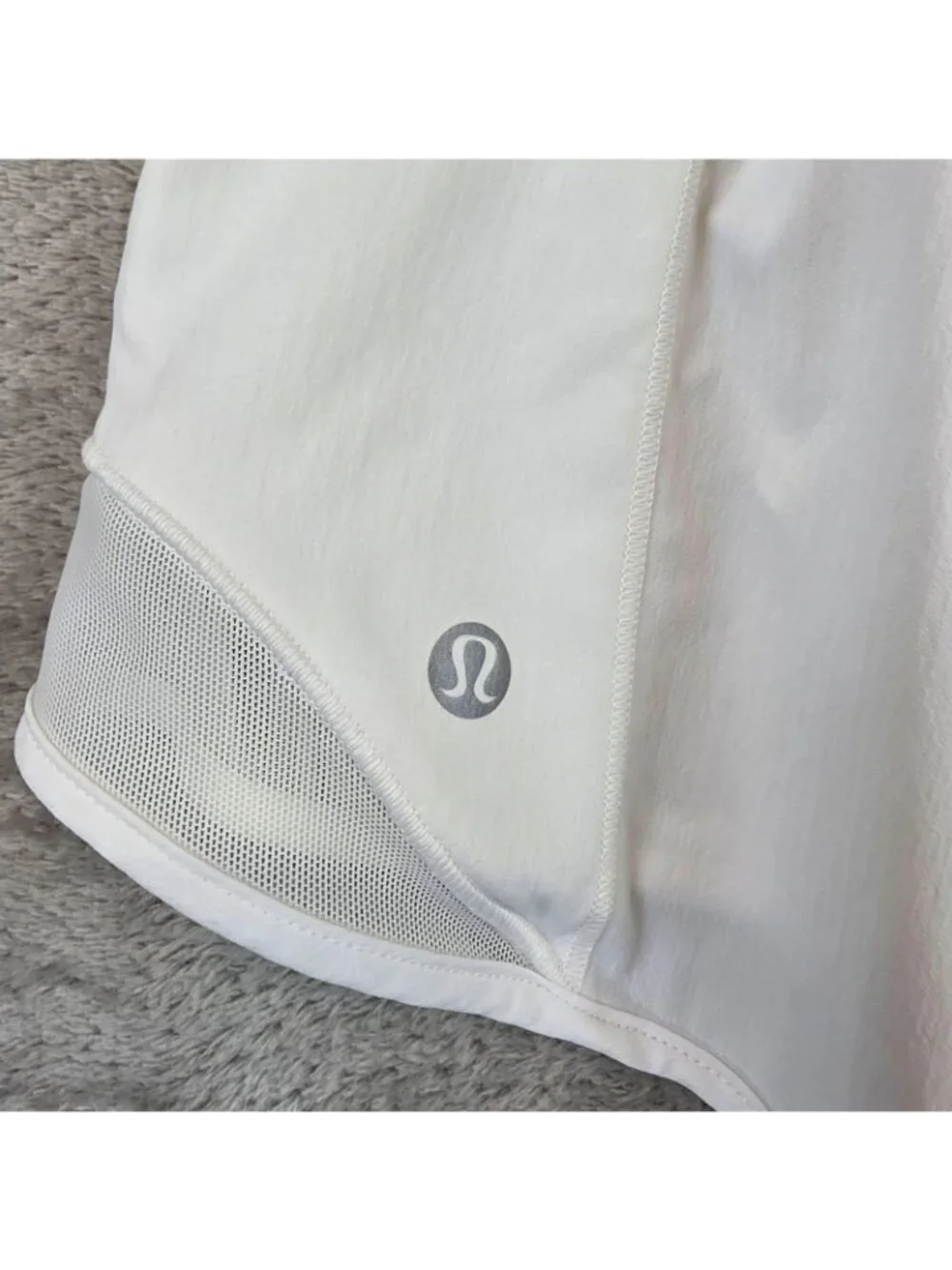 Lululemon Shorts Womens 8 White 2.5 In Running Athletic Lined Mesh Training Gym